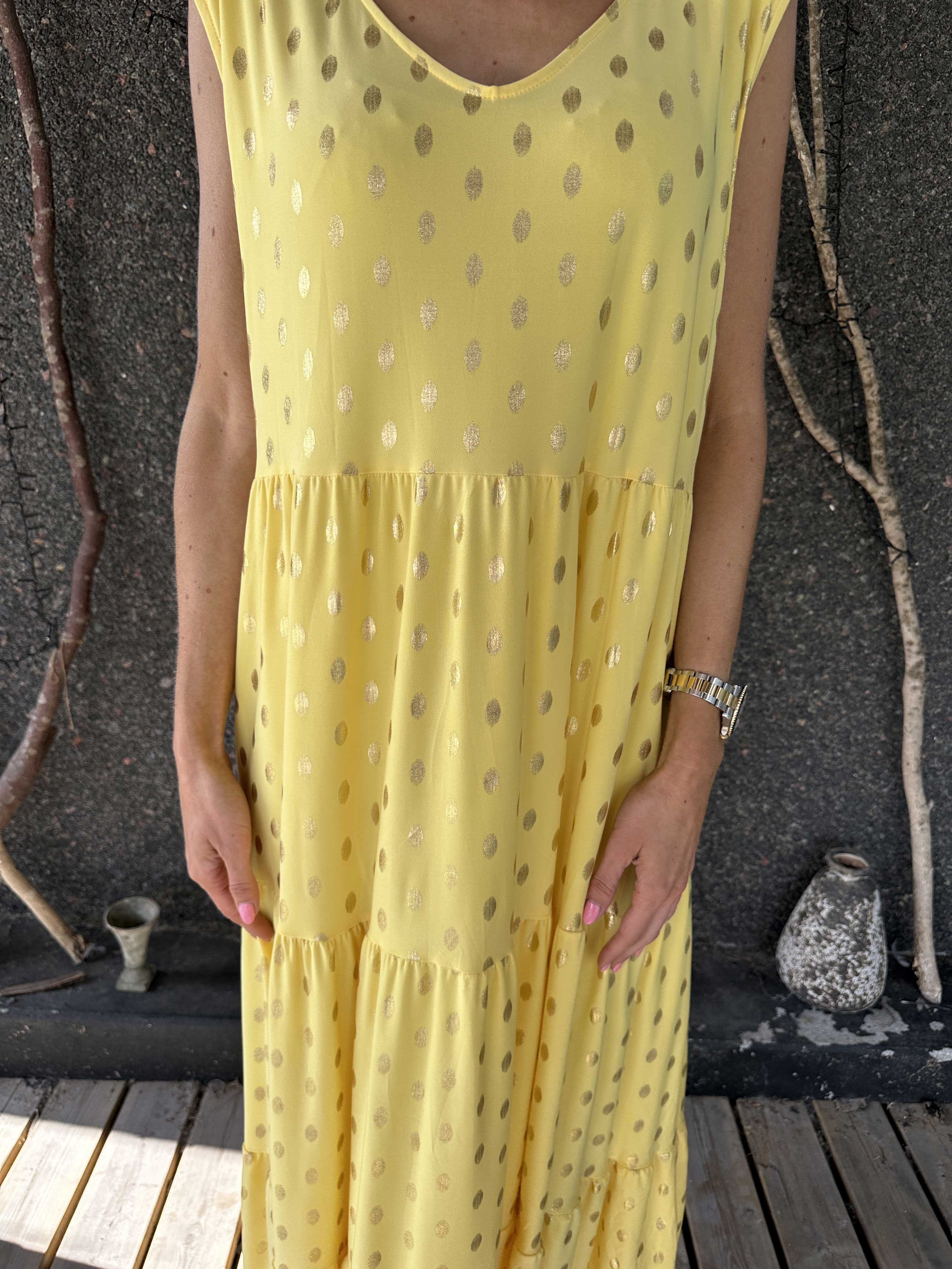 Karini Gold - Lang elastisk kjole med guld dutter